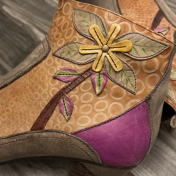 L'Artiste by Spring Step Dramatic Boot - Picture 6 of 15